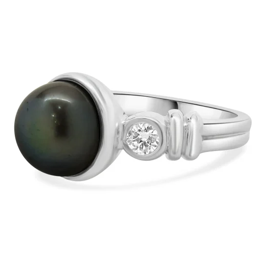 18 Karat White Gold Black Pearl and Diamond Ring