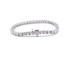 18 Karat White Gold Diamond Tennis Bracelet