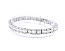 18 Karat White Gold Mosaic Set Diamond Tennis Bracelet