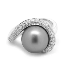 14 Karat White Gold Tahitian Pearl and Diamond Ring